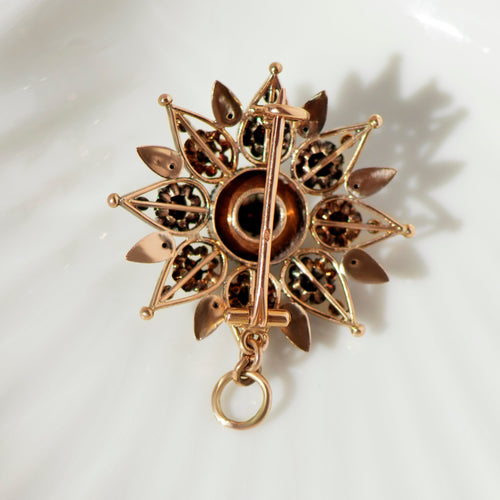 Broche Broche édouardienne étoile-fleur en or jaune et diamants 58 Facettes HJ062666