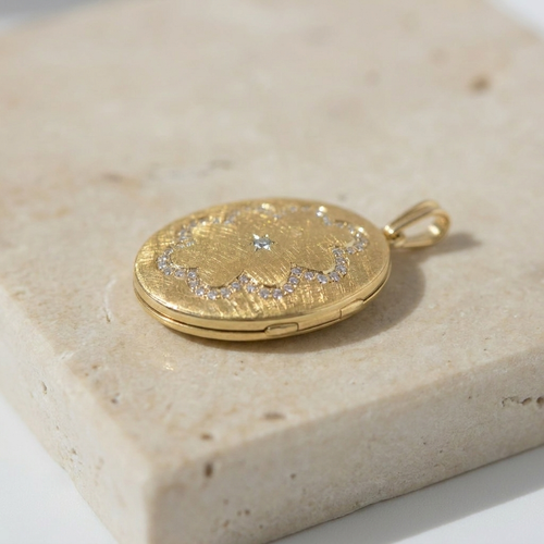 https://cdn.shopify.com/s/files/1/0442/6560/3235/files/Vintage-Diamant-Medaillon-Honey-Jewelry-657.png?v=1791026397