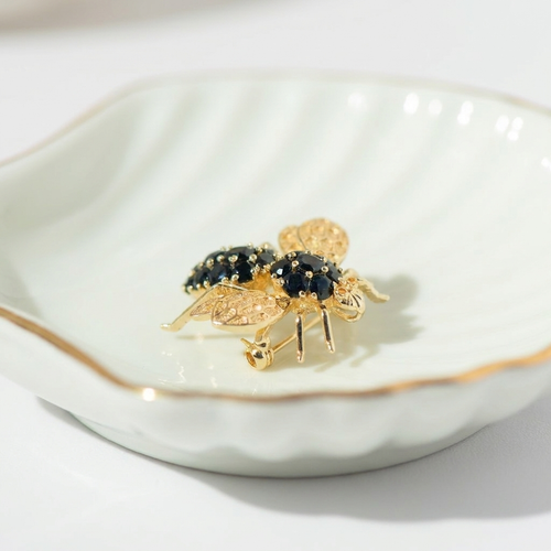 https://cdn.shopify.com/s/files/1/0442/6560/3235/files/Vintage-Bienen-Brosche-mit-Saphiren-Honey-Jewel-77.png?v=1791026598