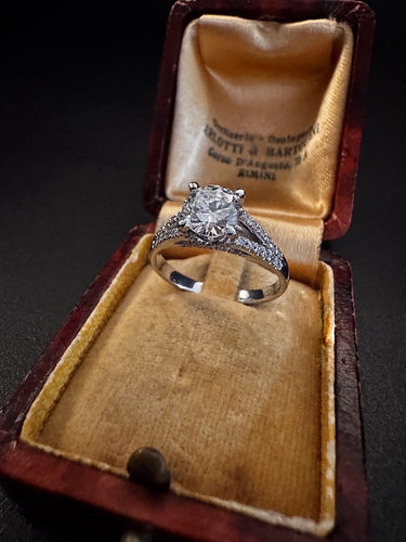 Bague 56 Bague solitaire en or blanc 18K avec diamants 58 Facettes Ref AN12MT