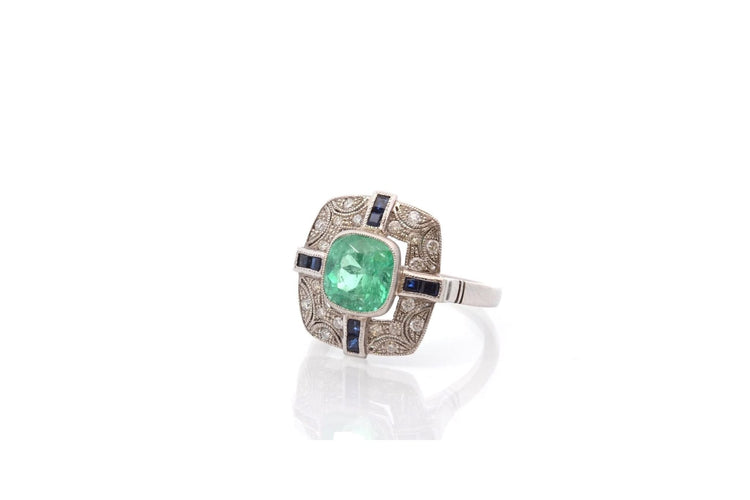 Bague 55 Bague Art déco en platine avec émeraude, diamants et saphirs 58 Facettes 27176