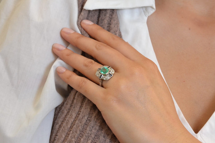 Bague 55 Bague Art déco en platine avec émeraude, diamants et saphirs 58 Facettes 27176