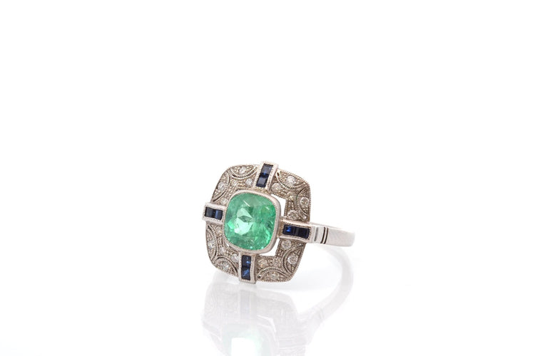 Bague 55 Bague Art déco en platine avec émeraude, diamants et saphirs 58 Facettes 27176