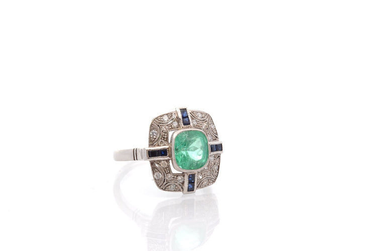 Bague 55 Bague Art déco en platine avec émeraude, diamants et saphirs 58 Facettes 27176