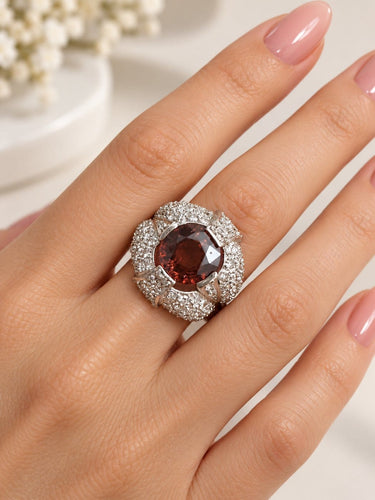 Bague 53 Bague en or blanc 750, pierre rouge et diamants 58 Facettes 50540