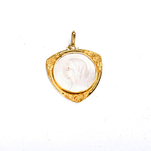 Pendentif Médaille religieuse ancienne en nacre et or jaune 18k 58 Facettes LMB-419