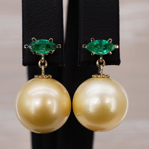 Boucles d'oreilles Boucles d'oreilles en or jaune 14k, émeraudes et perles des mers du Sud 58 Facettes E0065
