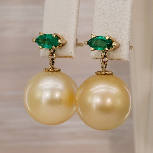 Boucles d'oreilles Boucles d'oreilles en or jaune 14k, émeraudes et perles des mers du Sud 58 Facettes E0065