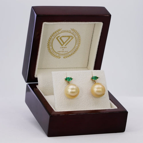 Boucles d'oreilles Boucles d'oreilles en or jaune 14k, émeraudes et perles des mers du Sud 58 Facettes E0065