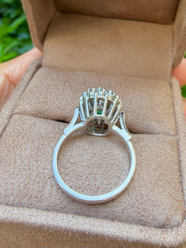 Bague 53 Bague Pompadour en or blanc, émeraude et diamants 58 Facettes BM244