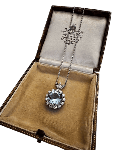 Pendentif en or blanc 18k, aigue-marine et diamants