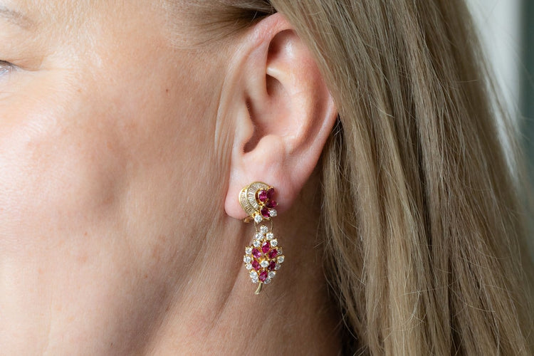 Boucles d'oreilles Boucles d'oreilles en or jaune 18 carats, rubis et diamants 58 Facettes PTK12