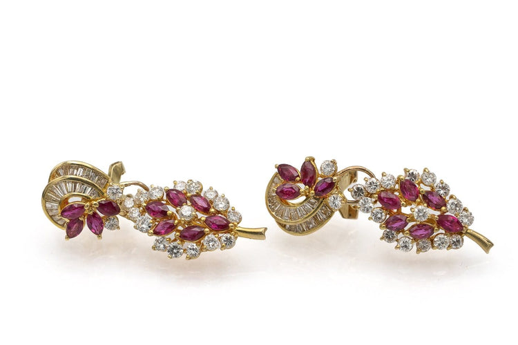 Boucles d'oreilles Boucles d'oreilles en or jaune 18 carats, rubis et diamants 58 Facettes PTK12