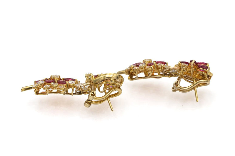 Boucles d'oreilles Boucles d'oreilles en or jaune 18 carats, rubis et diamants 58 Facettes PTK12