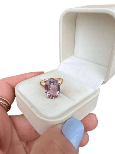 Bague solitaire en or jaune 18k et améthyste ovale