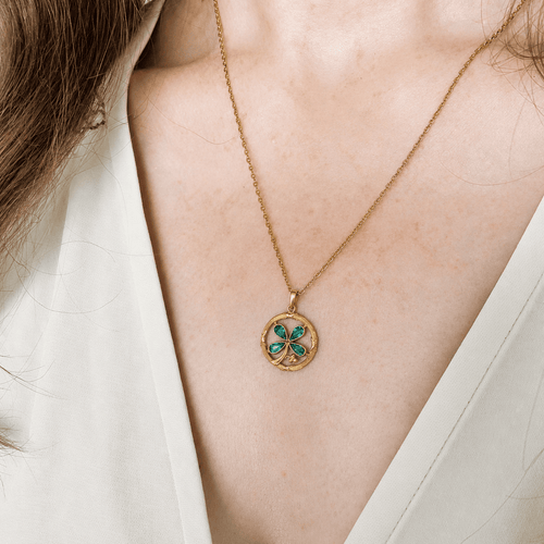 Pendentif ancien trèfle 4 feuilles or rose_porté.png