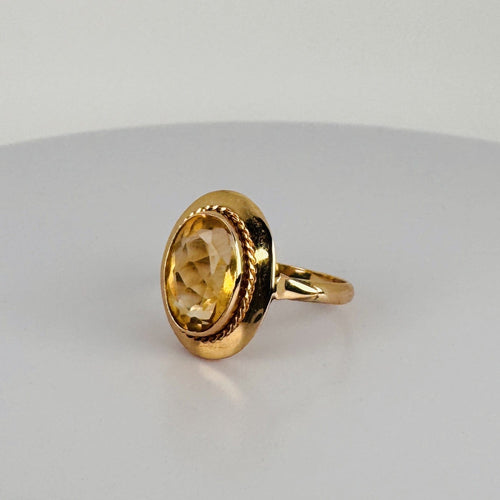 https://cdn.shopify.com/s/files/1/0829/5212/6812/files/Vintage_14K_Yellow_Gold_Natural_Citrine_Ring_5.jpg?v=1791289984