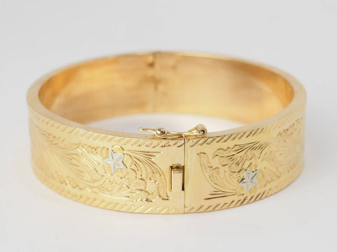 Bracelet Bracelet esclave ouvrant des années 1950 en or jaune et blanc 18 carats 58 Facettes 32206