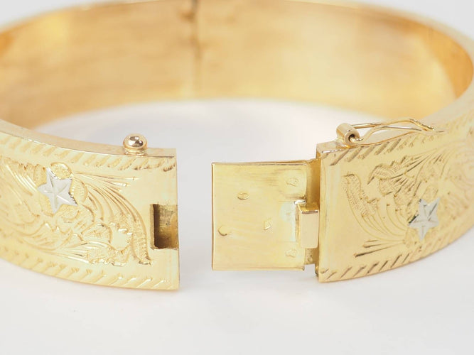 Bracelet Bracelet esclave ouvrant des années 1950 en or jaune et blanc 18 carats 58 Facettes 32206