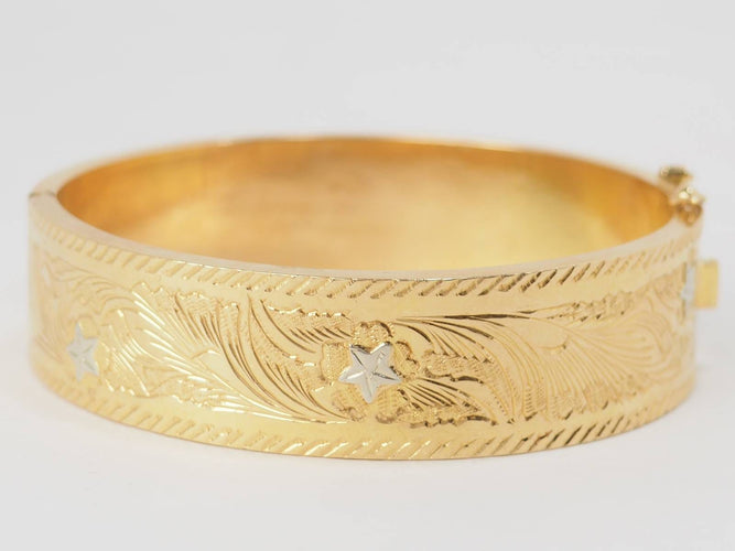 Bracelet Bracelet esclave ouvrant des années 1950 en or jaune et blanc 18 carats 58 Facettes 32206