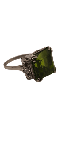 Bague 54 Bague en platine avec péridot carré de 9 ct et 6 diamants 58 Facettes Valuor Modèle-001