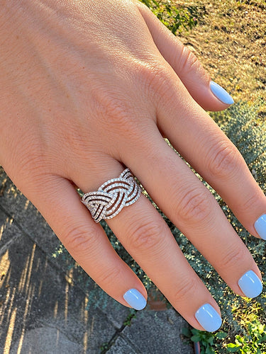 Bague 60.5 Bague tressée en or blanc 18 carats pavée de diamants 58 Facettes 1903