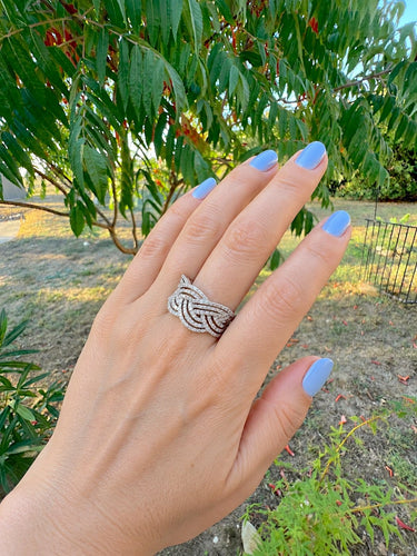 Bague 60.5 Bague tressée en or blanc 18 carats pavée de diamants 58 Facettes 1903