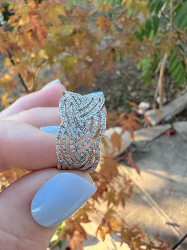 Bague 60.5 Bague tressée en or blanc 18 carats pavée de diamants 58 Facettes 1903