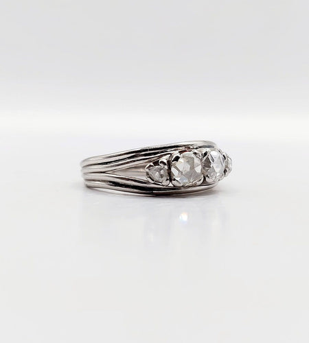 Bague 51.5 Bague jarretière Art déco en platine et diamants taille rose, vers 1920 58 Facettes A07907