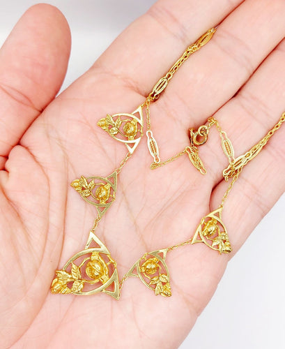 Collier Collier Art nouveau filigrané en or 18k à motifs floraux, vers 1920 58 Facettes A07908