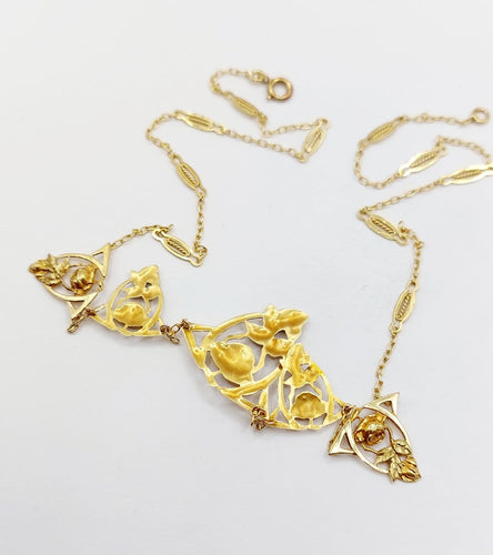 Collier Collier Art nouveau filigrané en or 18k à motifs floraux, vers 1920 58 Facettes A07908