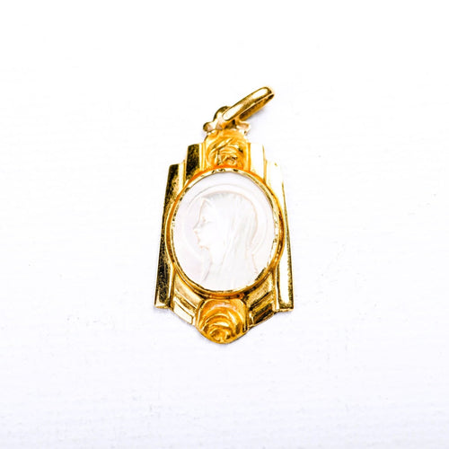 Pendentif Médaille religieuse hexagonale en nacre et or jaune, motif de roses 58 Facettes LMB-420