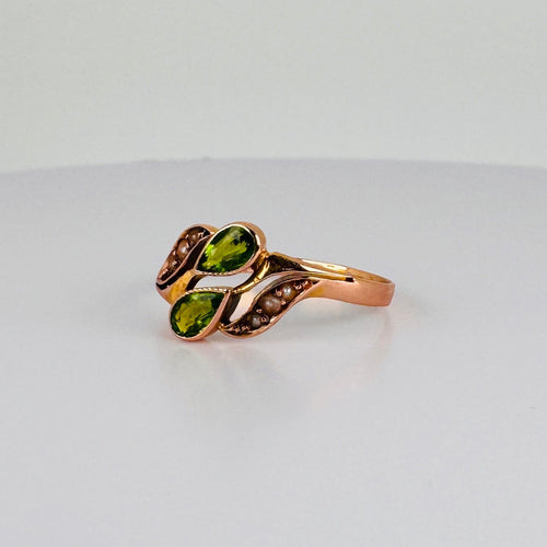 Bague 56 Bague en or rose 18k, péridots taille poire et perles 58 Facettes 2609002