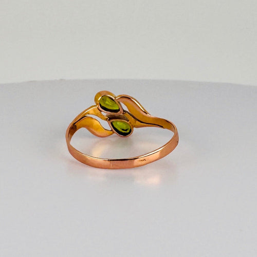 Bague 56 Bague en or rose 18k, péridots taille poire et perles 58 Facettes 2609002