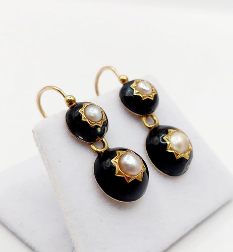 Boucles d'oreilles Boucles d’oreilles dormeuses victoriennes en or 18k, perles et émail noir (vers 1890) 58 Facettes A07912