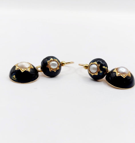 Boucles d'oreilles Boucles d’oreilles dormeuses victoriennes en or 18k, perles et émail noir (vers 1890) 58 Facettes A07912