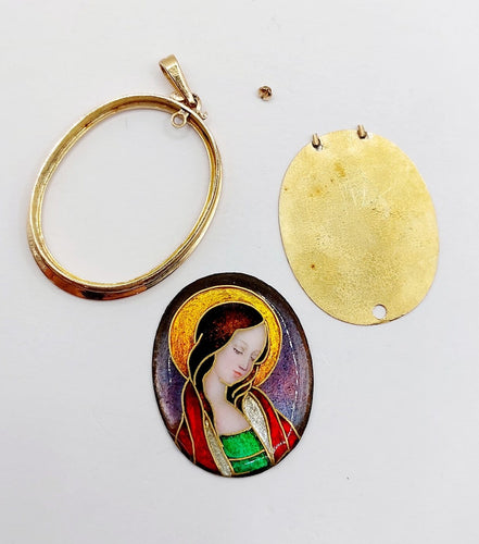 Pendentif Pendentif porte-photo reliquaire en or 18k, émail de Limoges, vers 1950 58 Facettes A07916