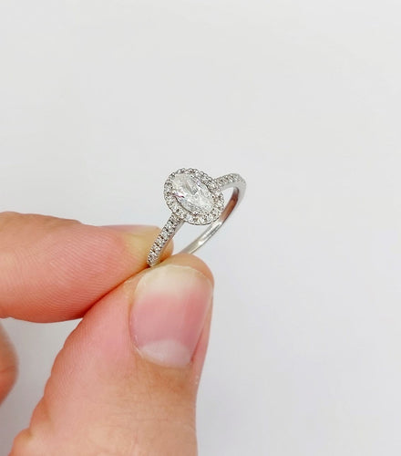 Bague 49.5 Bague solitaire vintage en or blanc 18k, diamant ovale 0,42 ct, certificat GIA 58 Facettes A07773