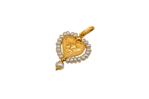 Pendentif Pendentif cœur en or jaune 18 carats avec ange et perles 58 Facettes 4230