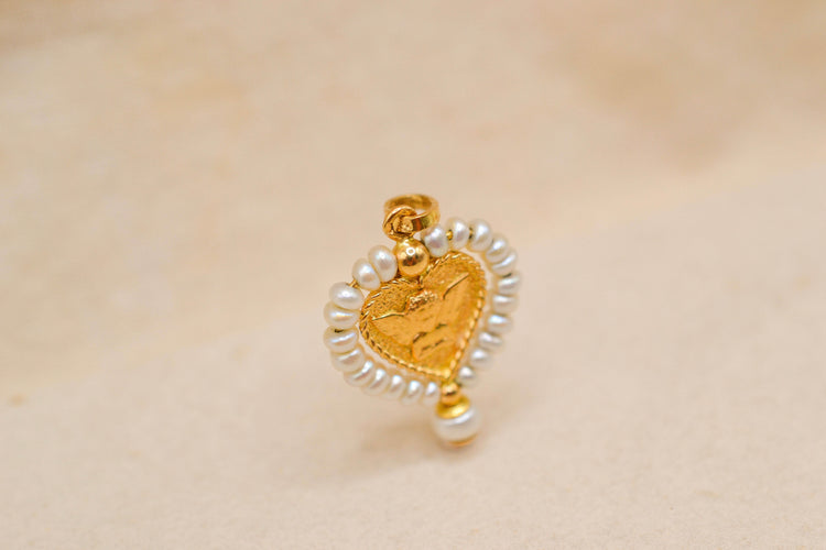 Pendentif Pendentif cœur en or jaune 18 carats avec ange et perles 58 Facettes 4230