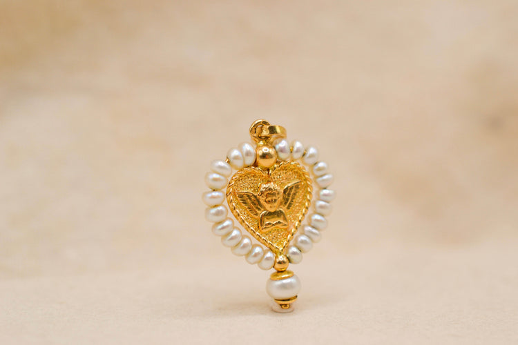 Pendentif Pendentif cœur en or jaune 18 carats avec ange et perles 58 Facettes 4230