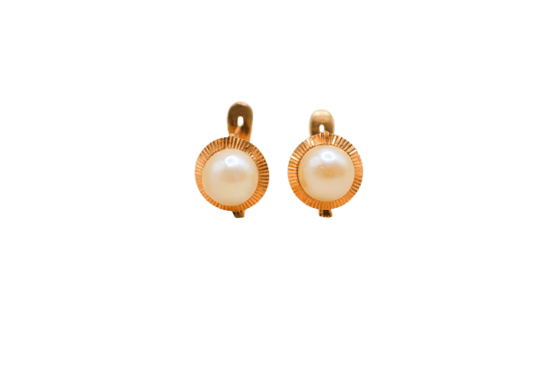 Boucles d'oreilles Boucles d’oreilles dormeuses striées en or jaune 18 carats et perles de culture 58 Facettes 4247
