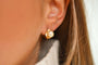 Boucles d'oreilles Boucles d’oreilles dormeuses striées en or jaune 18 carats et perles de culture 58 Facettes 4247