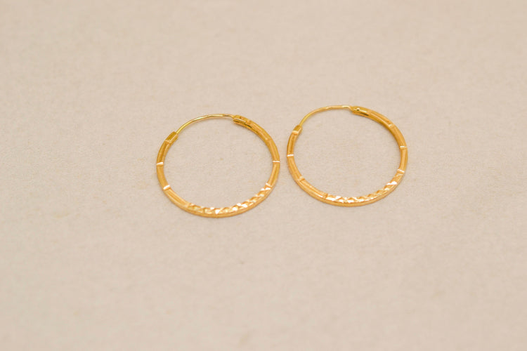 Boucles d'oreilles Créoles en or jaune 18 carats à double motif 58 Facettes 4248