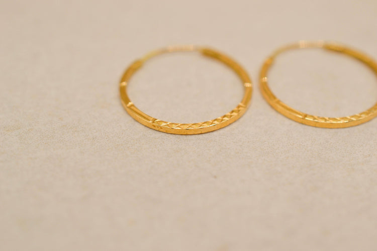Boucles d'oreilles Créoles en or jaune 18 carats à double motif 58 Facettes 4248