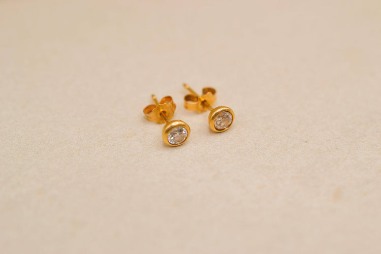 Boucles d'oreilles Puces d’oreilles - Diamants sertis clos en or jaune 18 carats 58 Facettes 4227