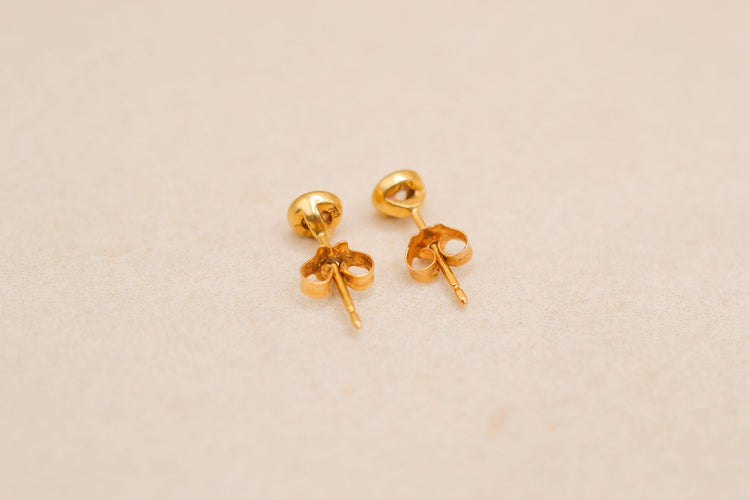 Boucles d'oreilles Puces d’oreilles - Diamants sertis clos en or jaune 18 carats 58 Facettes 4227
