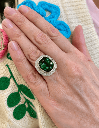 Bague 56 Bague en or gris 18 carats, tourmaline verte de 8,50 ct et diamants 58 Facettes B405