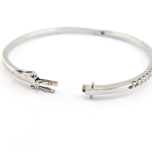 Bracelet Bracelet jonc en or blanc 18 carats et diamants taille brillant 58 Facettes 38086