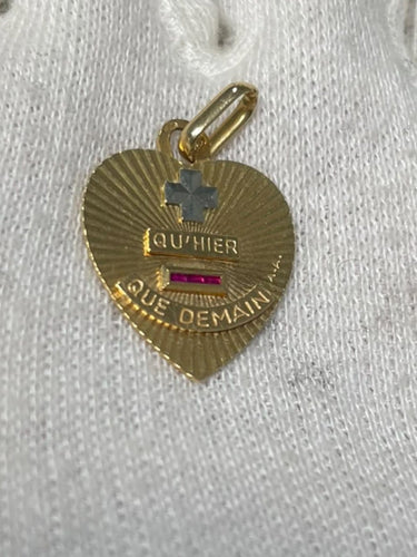 Pendentif Augis - Médaille d’Amour en or jaune 18 carats, cœur et rubis 58 Facettes Augis-heart-Str